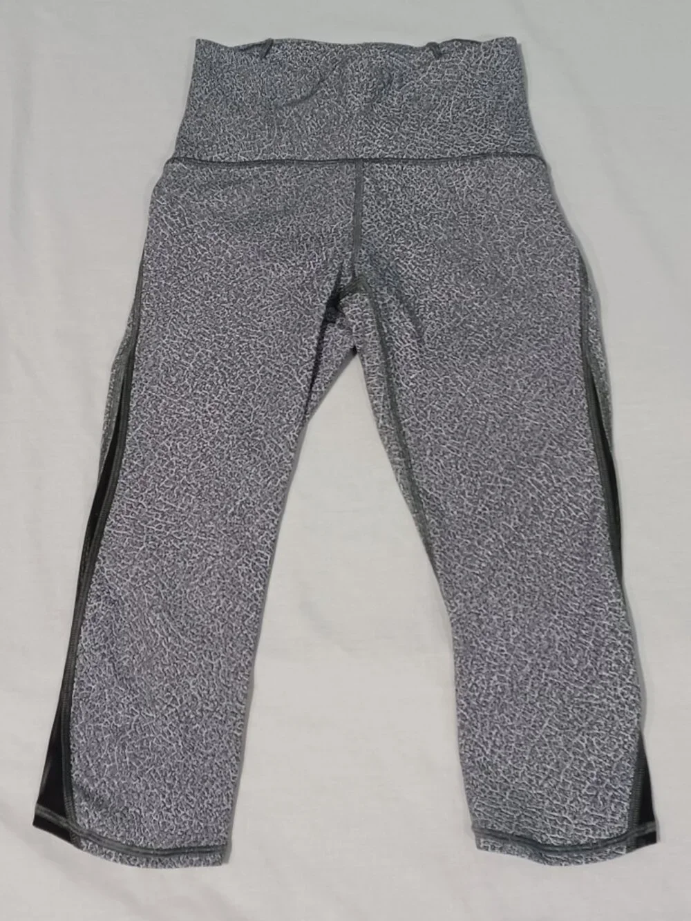 Lululemon Crop Leggings Women's Size 4 Gray Black Mesh Athletic Yoga Pants